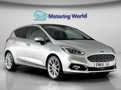 Używany Ford Fiesta Vignale 100 KM (73 kW) 2020 Srebrny Hatchback