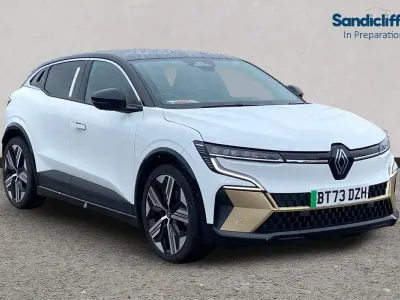 Used Renault Megane E-Tech Iconic 160 kW (218 HP) 2022 White/black Hatchback