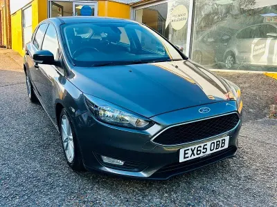 Begagnad Ford Focus Zetec 2015 Grå Halvkombi