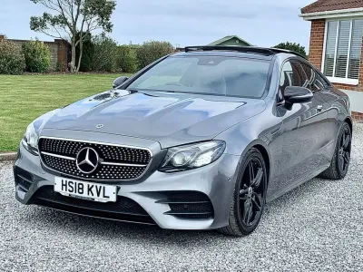 Usado Mercedes E220 AMG Line Premium Plus 194 HP (142 kW) 2018 Cinzento Coupé