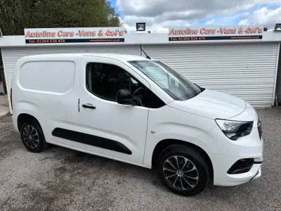 Second-hand Vauxhall Combo Edition 75 CP (55 kW) 2019 Alb Monovolum