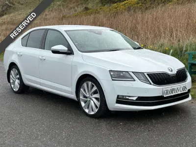 Used Skoda Octavia LAURIN & KLEMENT 150 HP (110 kW) 2017 White Hatchback
