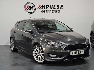 Begagnad Ford Focus Zetec 125 HK (91 kW) 2016 Grå Halvkombi