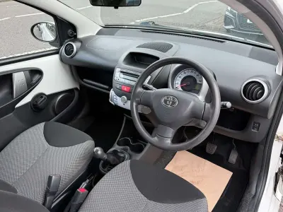 Gebraucht Toyota Aygo Active 68 PS (50 kW) 2013 Weiß Kleinwagen