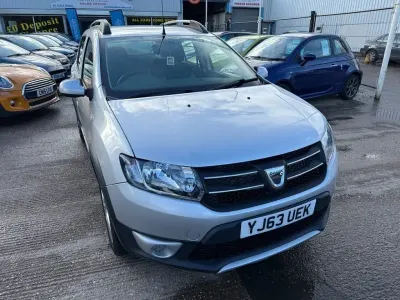 Begagnad Dacia Sandero Lauréate 90 HK (66 kW) 2014 Silver Halvkombi