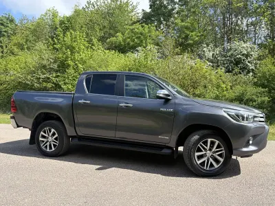 Käytetty Toyota HiLux 150 HP (110 kW) 2018 Harmaa Nouto