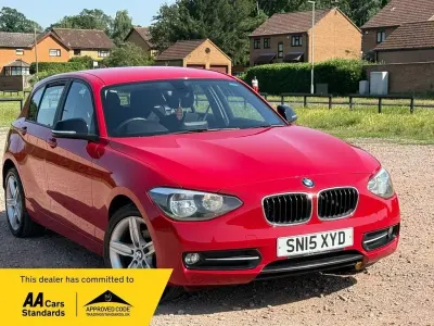 Used BMW 114 Sport Line 2015 Red Hatchback