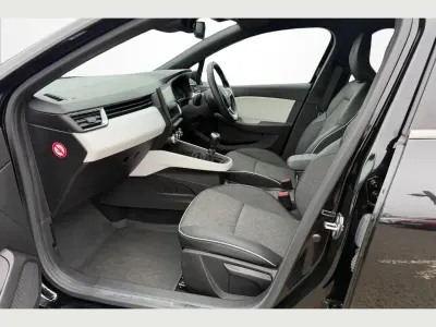 Used Renault Clio Version S 89 HP (65 kW) 2021 Black Hatchback