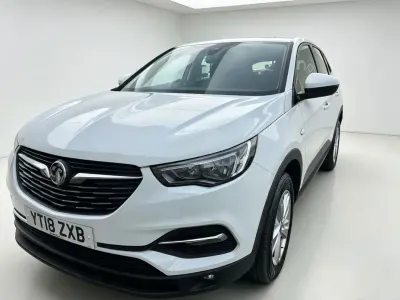 Used Vauxhall Grandland X S 130 HP (95 kW) 2018 White SUV