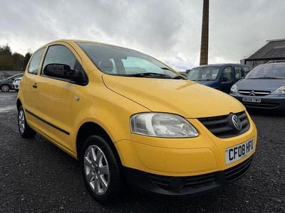 Begagnad VW Fox 2008 Gul Halvkombi