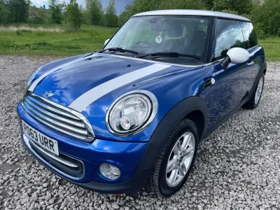Usado Mini Cooper Hatch 122 CV (89 kW) 2013 Azul Utilitario