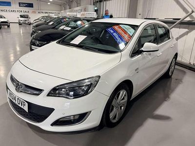 Used Vauxhall Astra SRi 115 HP (84 kW) 2014 White Hatchback