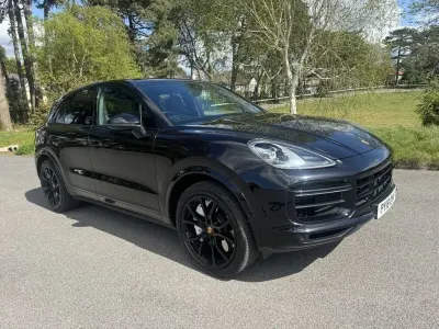 Usado Porsche Cayenne Turbo 550 HP (404 kW) 2018 Preto SUV