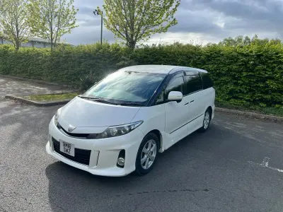 Begagnad Toyota Estima 2025 Vit Minibuss