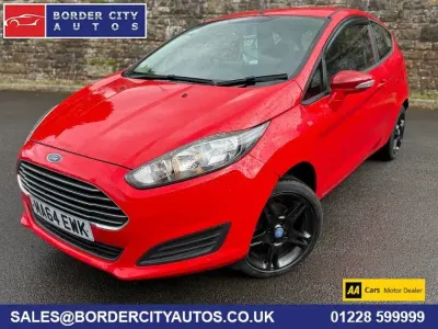 Usado Ford Fiesta Studio 82 CV (60 kW) 2014 Rojo Utilitario