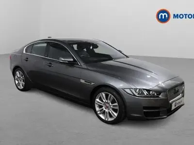 Używany Jaguar XE Ingenium 200 KM (147 kW) 2019 Szary Sedan/Limuzyna