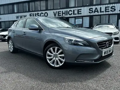 Usado Volvo V40 SE Lux 150 CV (110 kW) 2016 Gris Utilitario
