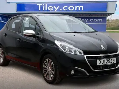 Gebraucht Peugeot 208 Signature Sky 82 PS (60 kW) 2019 Schwarz Kleinwagen