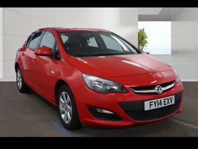 Used Vauxhall Astra Design Edition 115 HP (84 kW) 2014 Red Hatchback