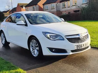 Begagnad Vauxhall Insignia SRi 170 HK (125 kW) 2016 Vit Halvkombi