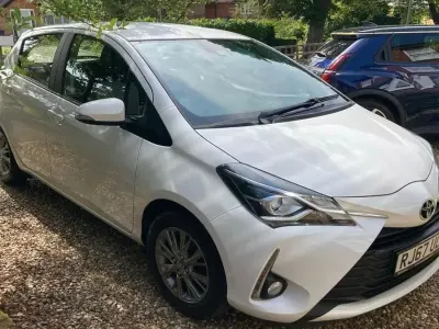 Used Toyota Yaris 69 HP (50 kW) 2017 White Hatchback
