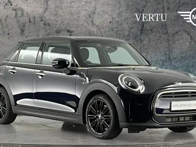Begagnad Mini Cooper Exclusive 136 HK (100 kW) 2024 Svart Halvkombi