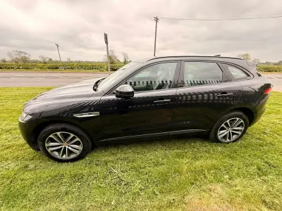 Usado Jaguar F-Pace R-Sport 180 HP (132 kW) 2017 Preto SUV