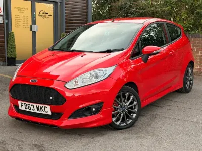 Used Ford Fiesta Zetec 125 HP (91 kW) 2014 Red Hatchback