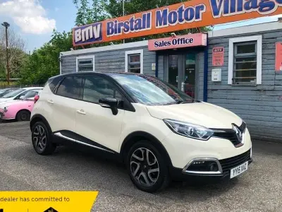 Used Renault Captur Dynamique 90 HP (66 kW) 2015 Black/cream SUV