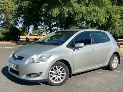 Used Toyota Auris 124 HP (91 kW) 2007 Silver Hatchback