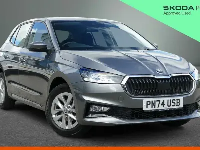 Usado Skoda Fabia Comfort 94 HP (69 kW) 2024 Cinzento Citadino