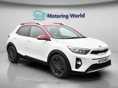 Usado Kia Stonic 118 HP (86 kW) 2020 Branco SUV