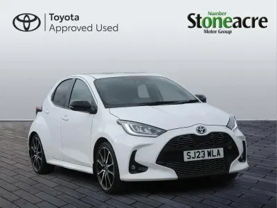 Second-hand Toyota Yaris Hybrid Sport 114 CP (83 kW) 2023 Alb Hatchback