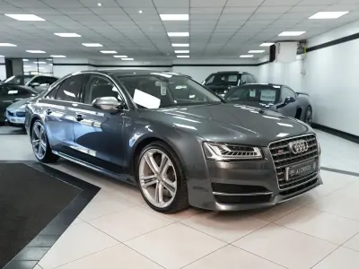 Usado Audi S8 Comfort 520 CV (382 kW) 2015 Gris Berlina