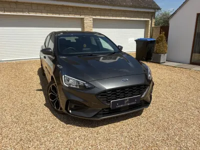 Usado Ford Focus ST-Line X 125 HP (91 kW) 2020 Cinzento Citadino
