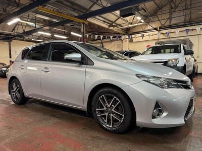 Silver Used 2015 Toyota Auris Hatchback | £4,700 (Good price)