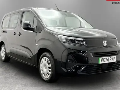 Usado Vauxhall Combo Design Edition 100 kW (136 HP) 2026 Monovolume