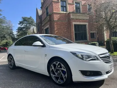 Used Vauxhall Insignia SRi 136 HP (100 kW) 2016 White Hatchback
