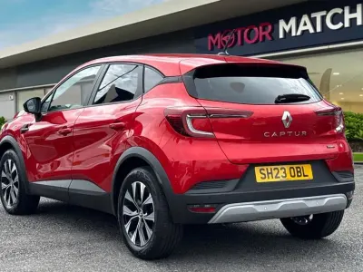 Used Renault Captur Evolution 143 HP (105 kW) 2023 Red SUV