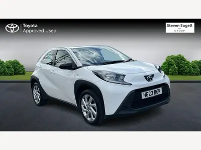 Used Toyota Aygo X PURE 72 HP (52 kW) 2023 White SUV