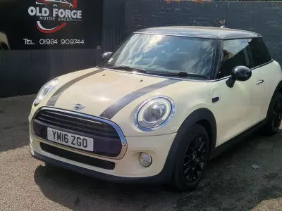 Used Mini Cooper Hatch 134 HP (98 kW) 2016 White Hatchback