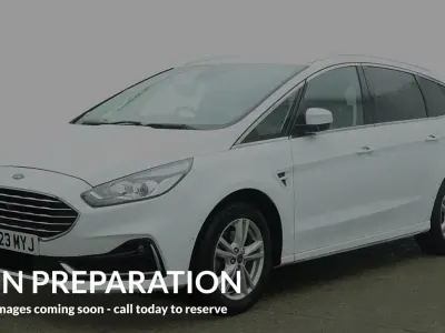 Used Ford S-MAX Titanium 190 HP (139 kW) 2023 White MPV