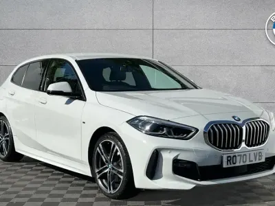 Begagnad BMW 118 M Sport 138 HK (101 kW) 2020 Vit Halvkombi