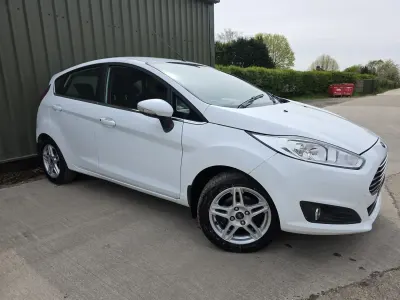 Used Ford Fiesta Zetec 2013 White Hatchback