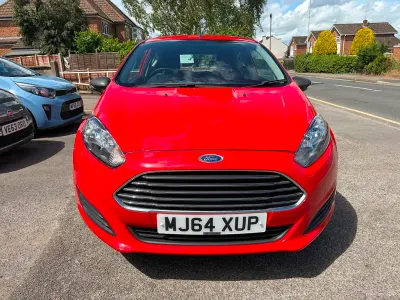 Used Ford Fiesta Studio 82 HP (60 kW) 2014 Red Hatchback