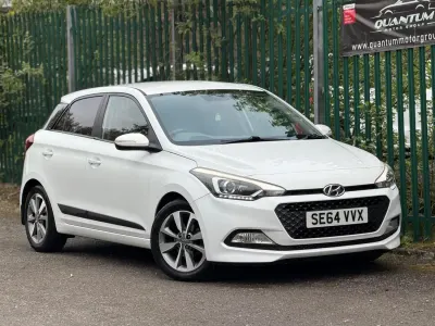 Begagnad Hyundai i20 Premium 100 HK (73 kW) 2015 Vit Halvkombi
