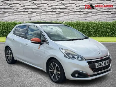 Used Peugeot 208 Roland Garros 110 HP (80 kW) 2016 White Hatchback