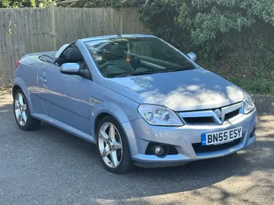 Begagnad Vauxhall Tigra Sport 125 HK (91 kW) 2005 Blå Cab