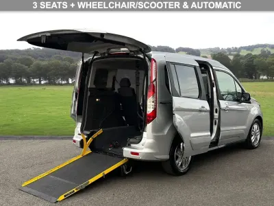 Used Ford Tourneo Titanium 120 HP (88 kW) 2021 Silver MPV
