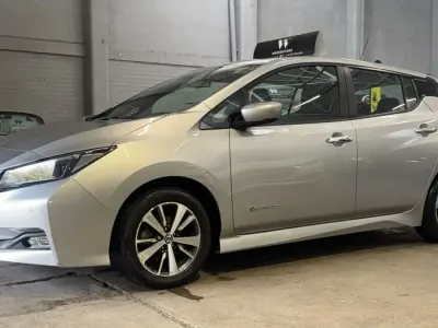 Begagnad Nissan Leaf Acenta 39 kW (54 HK) 2018 Silver Halvkombi
